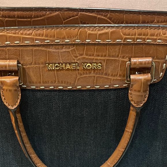 Authentic Michael Kors Purse. - Picture 5 of 6